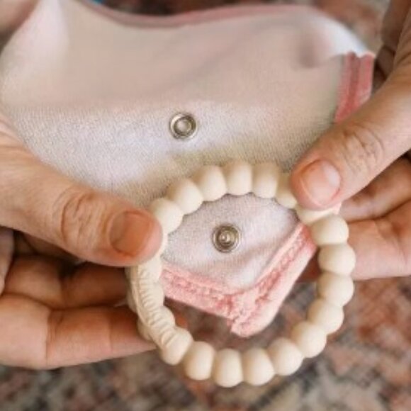 Dr. Brown's Muslin Bandana Bibs Flexees Silicone Beaded Teether Ring 2 pk Coral - Picture 4 of 4